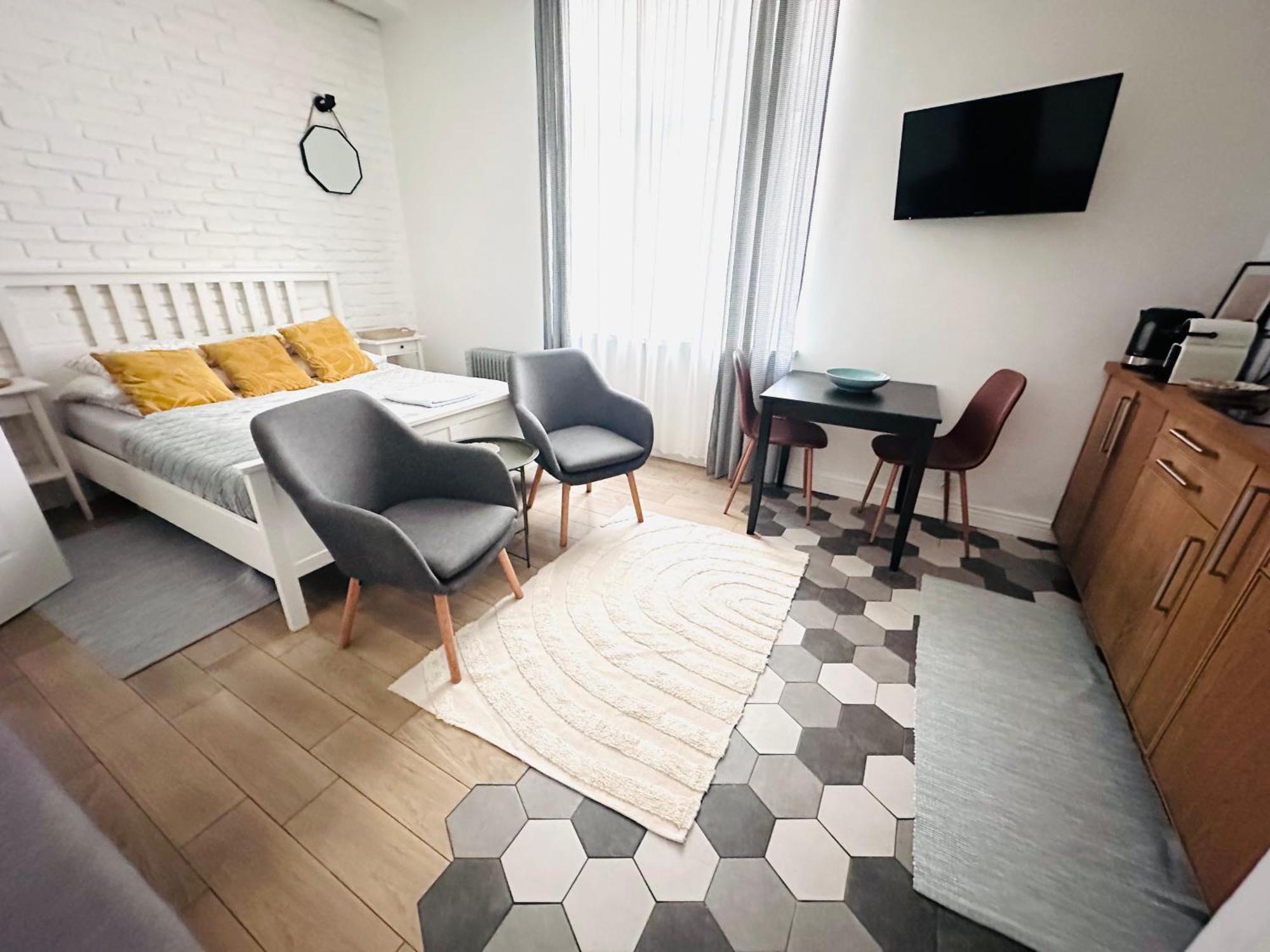 B 200m Do Plazy Apartment